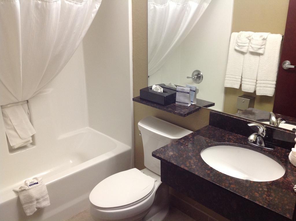 Garner Hotel Gonzales By Ihg מראה חיצוני תמונה