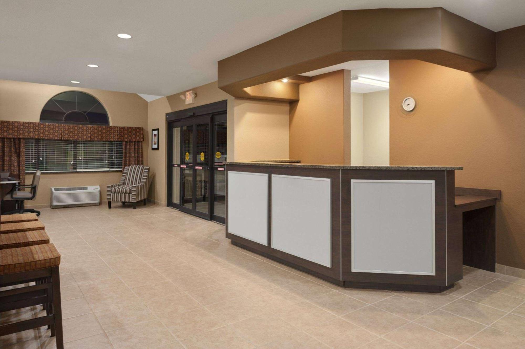 Garner Hotel Gonzales By Ihg מראה חיצוני תמונה